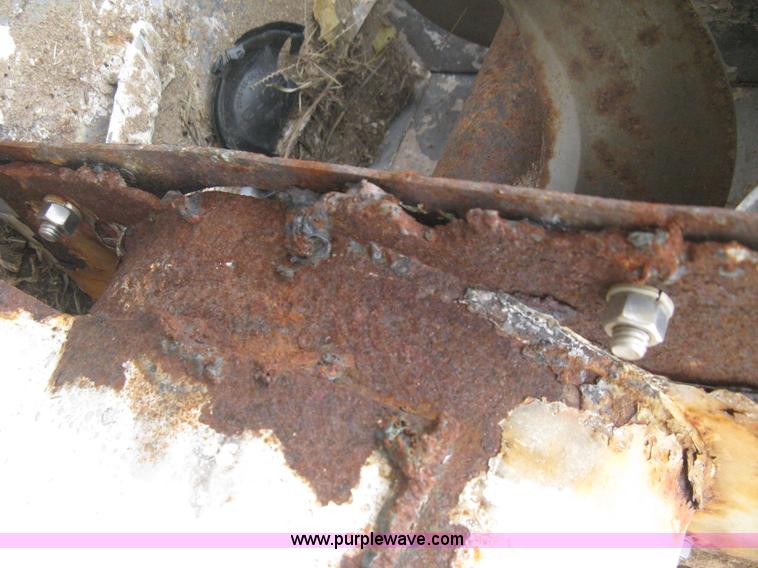 image for item B8275 Willmar Load Runner 10 dry fertilizer box