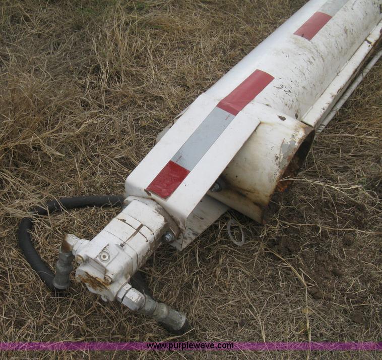 image for item B8275 Willmar Load Runner 10 dry fertilizer box