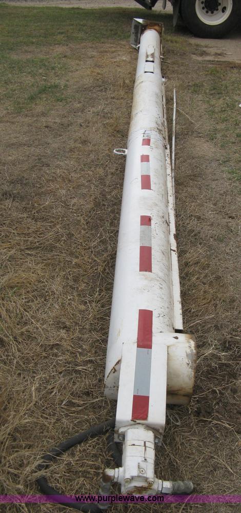 image for item B8275 Willmar Load Runner 10 dry fertilizer box