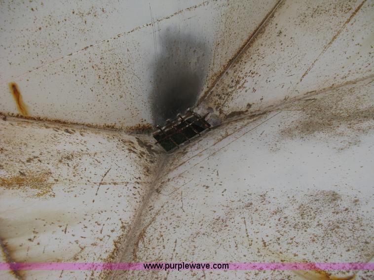 image for item B8275 Willmar Load Runner 10 dry fertilizer box