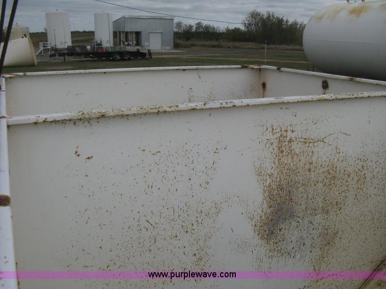 image for item B8275 Willmar Load Runner 10 dry fertilizer box