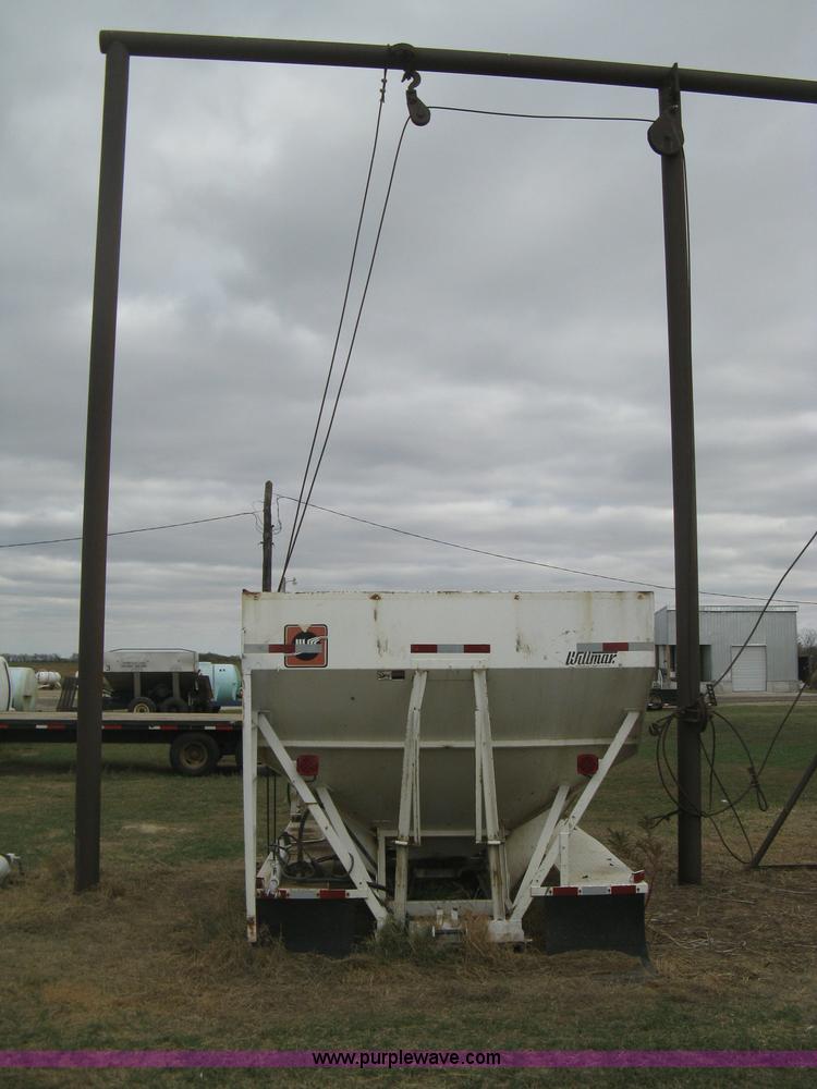 image for item B8275 Willmar Load Runner 10 dry fertilizer box