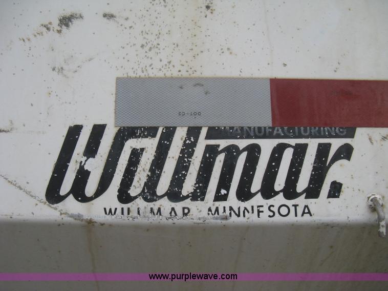 image for item B8275 Willmar Load Runner 10 dry fertilizer box