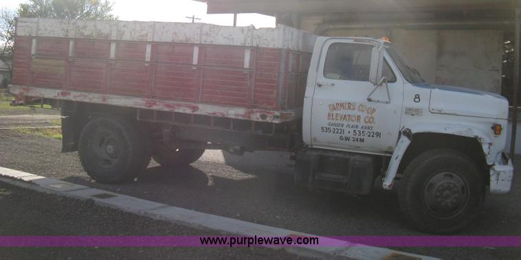 image for item B8276 1979 GMC 6000 V-Eight grain truck