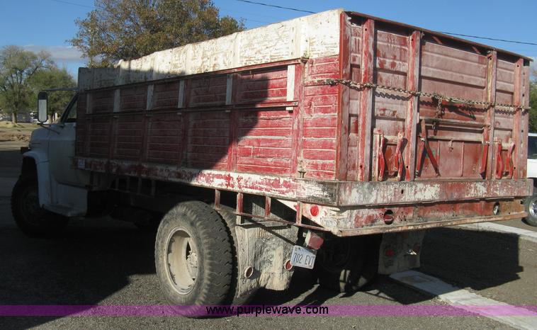 image for item B8276 1979 GMC 6000 V-Eight grain truck