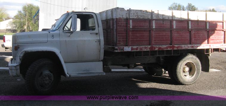 image for item B8276 1979 GMC 6000 V-Eight grain truck