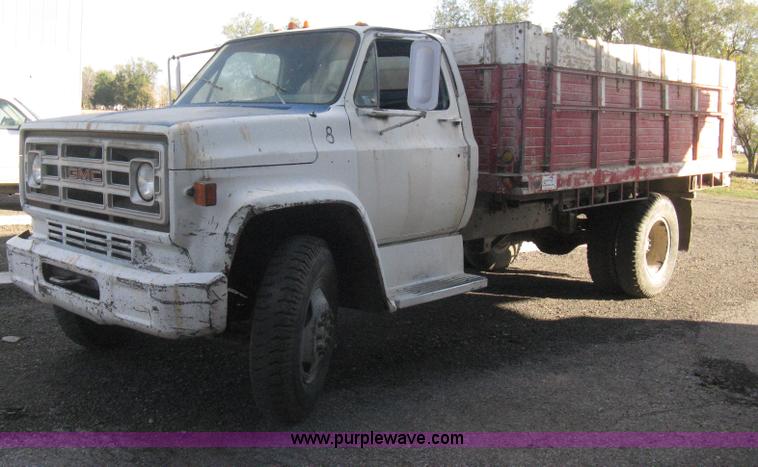 image for item B8276 1979 GMC 6000 V-Eight grain truck