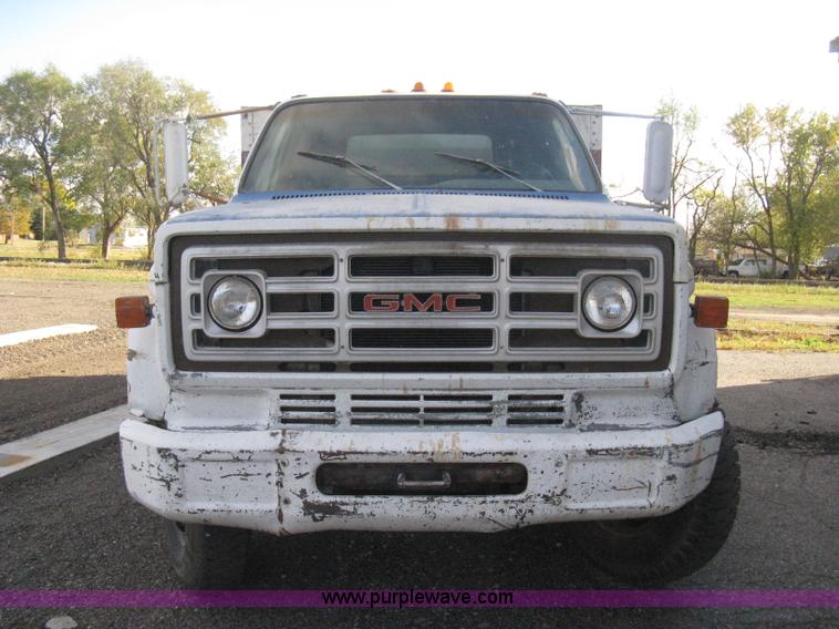 image for item B8276 1979 GMC 6000 V-Eight grain truck