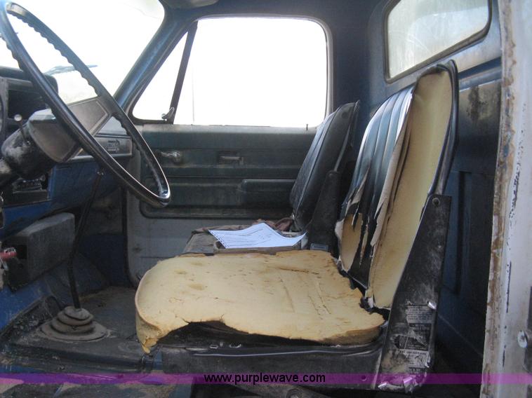 image for item B8276 1979 GMC 6000 V-Eight grain truck