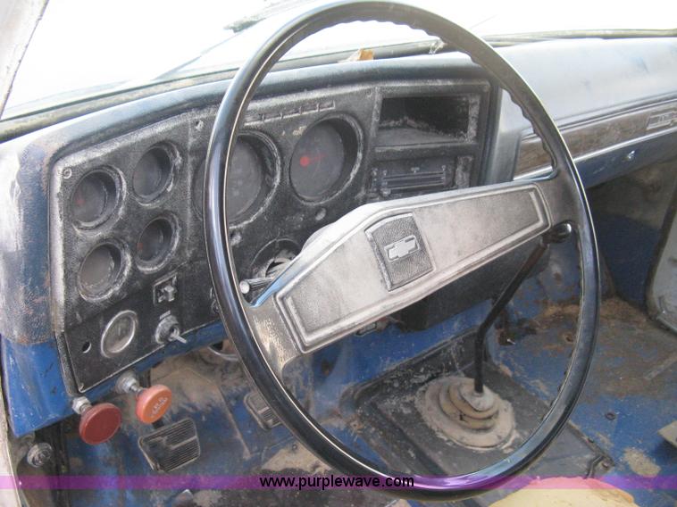 image for item B8276 1979 GMC 6000 V-Eight grain truck