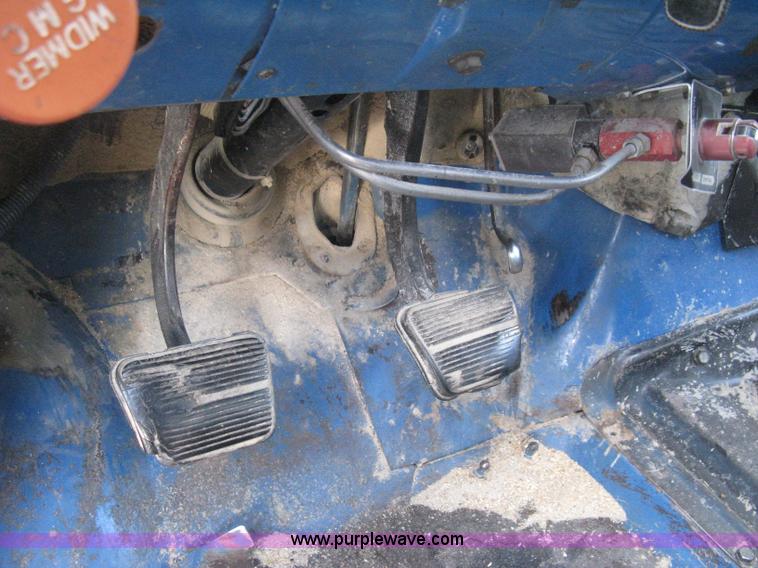 image for item B8276 1979 GMC 6000 V-Eight grain truck