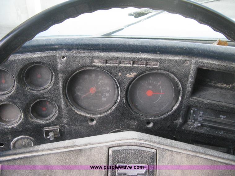 image for item B8276 1979 GMC 6000 V-Eight grain truck