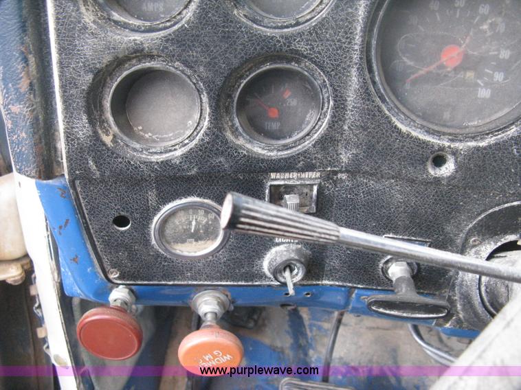 image for item B8276 1979 GMC 6000 V-Eight grain truck