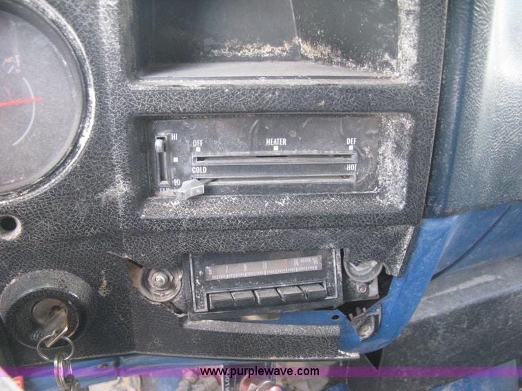 image for item B8276 1979 GMC 6000 V-Eight grain truck