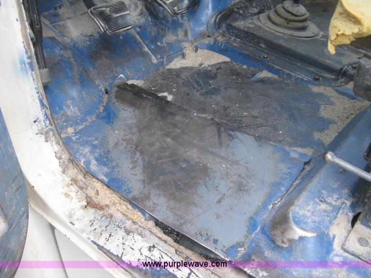 image for item B8276 1979 GMC 6000 V-Eight grain truck