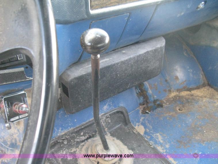 image for item B8276 1979 GMC 6000 V-Eight grain truck