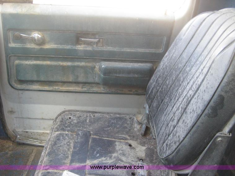 image for item B8276 1979 GMC 6000 V-Eight grain truck