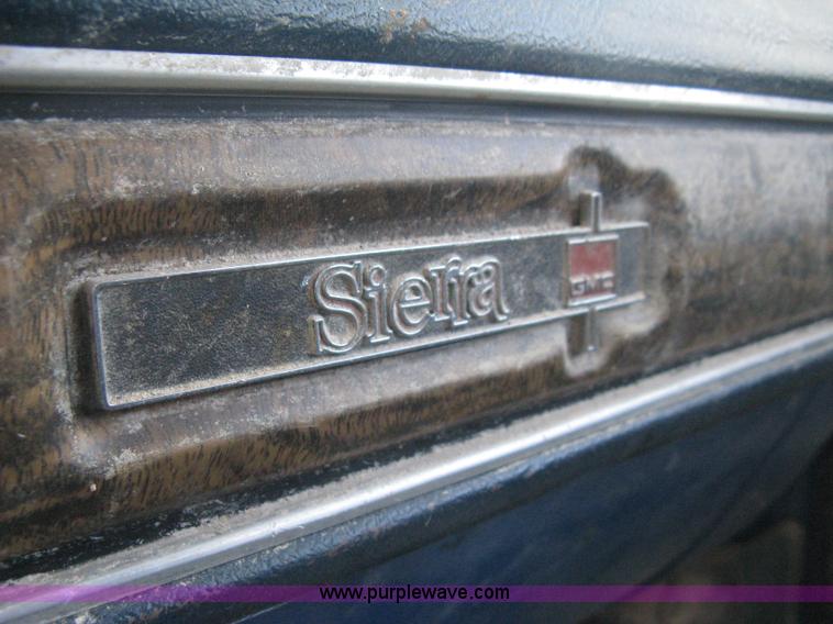 image for item B8276 1979 GMC 6000 V-Eight grain truck