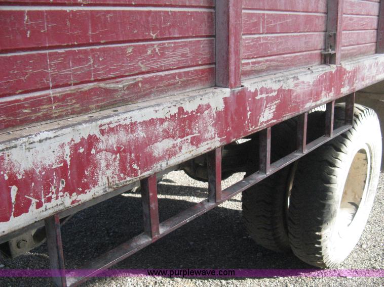 image for item B8276 1979 GMC 6000 V-Eight grain truck