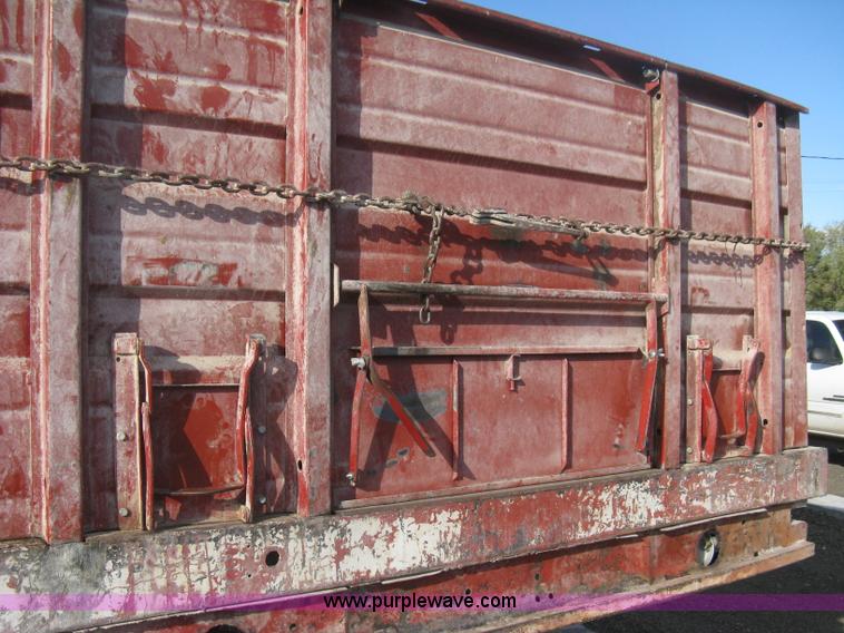 image for item B8276 1979 GMC 6000 V-Eight grain truck