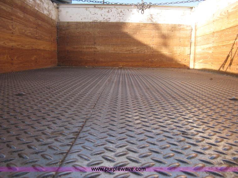 image for item B8276 1979 GMC 6000 V-Eight grain truck