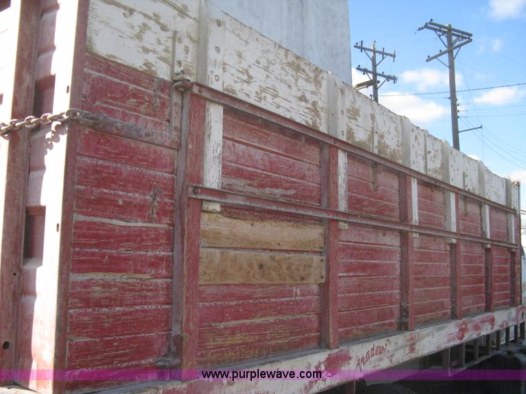 image for item B8276 1979 GMC 6000 V-Eight grain truck