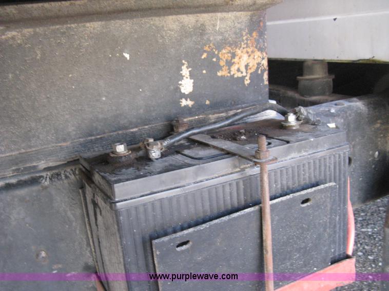 image for item B8276 1979 GMC 6000 V-Eight grain truck