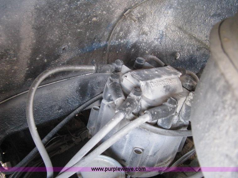 image for item B8276 1979 GMC 6000 V-Eight grain truck