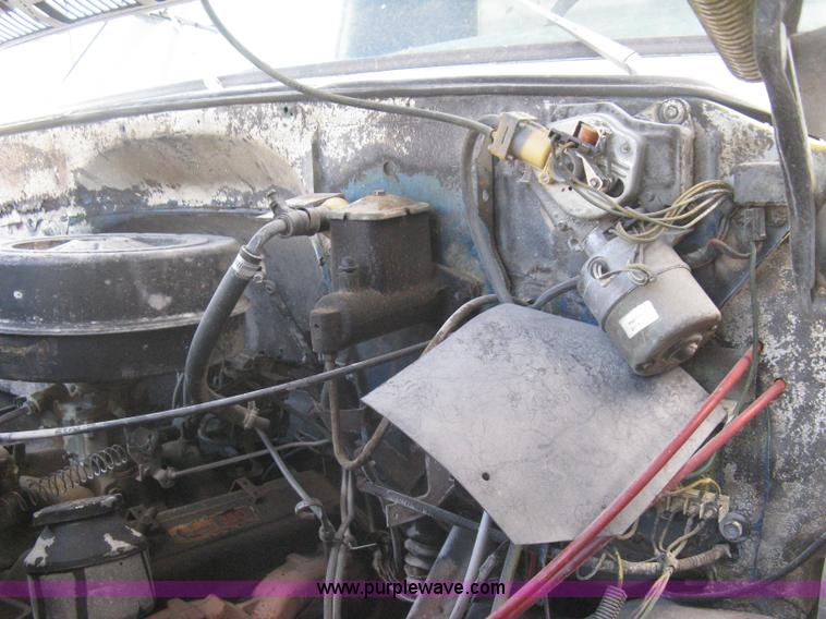 image for item B8276 1979 GMC 6000 V-Eight grain truck