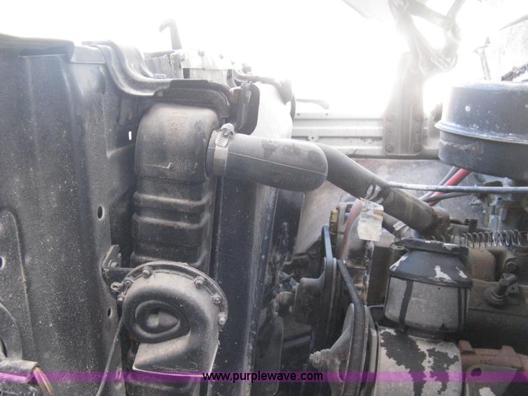 image for item B8276 1979 GMC 6000 V-Eight grain truck
