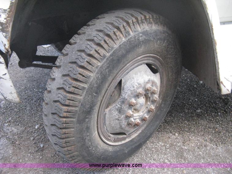 image for item B8276 1979 GMC 6000 V-Eight grain truck