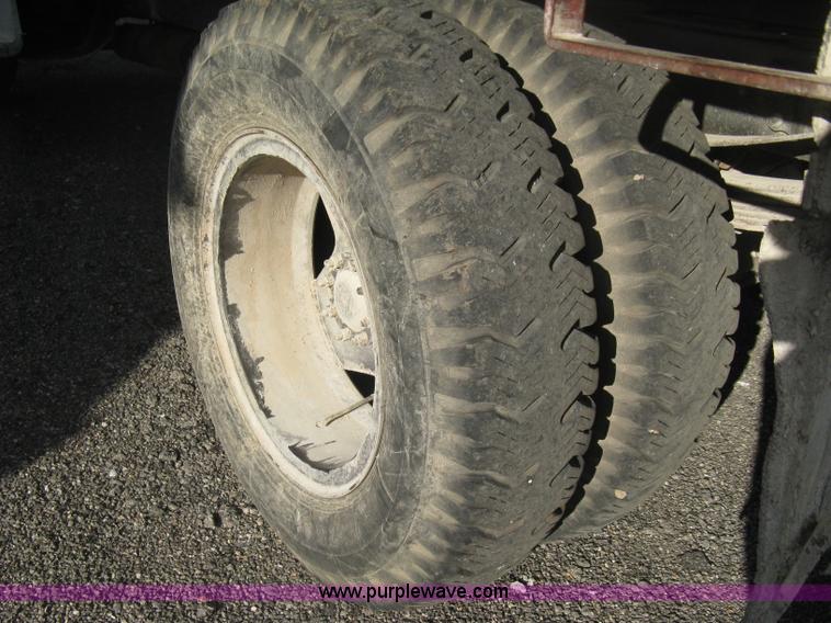 image for item B8276 1979 GMC 6000 V-Eight grain truck