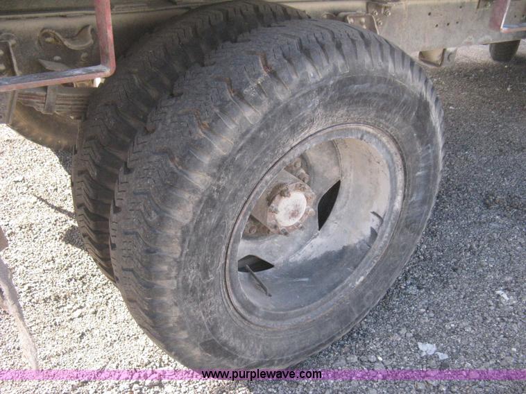 image for item B8276 1979 GMC 6000 V-Eight grain truck