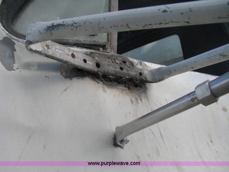 image for item B8276 1979 GMC 6000 V-Eight grain truck