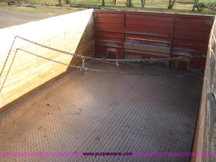 image for item B8276 1979 GMC 6000 V-Eight grain truck