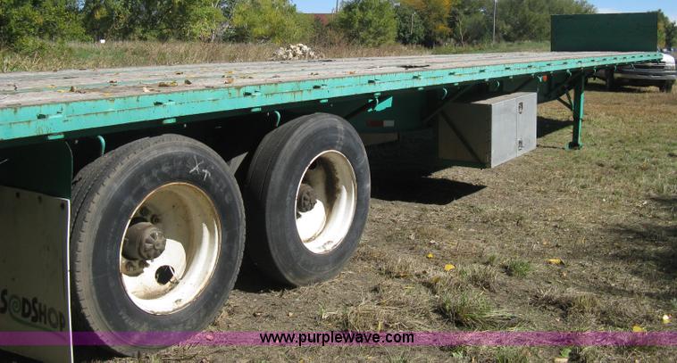 image for item B8289 1984 Fruehauf flatbed trailer