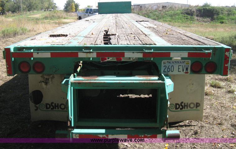 image for item B8289 1984 Fruehauf flatbed trailer