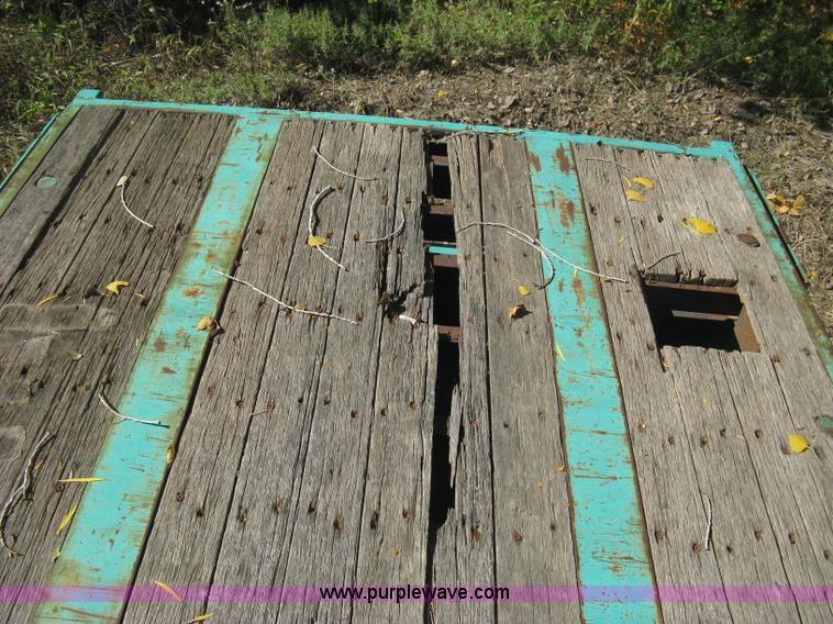 image for item B8289 1984 Fruehauf flatbed trailer