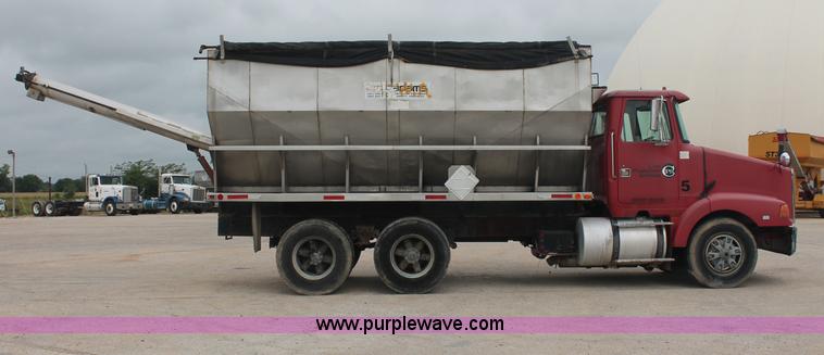 image for item C2681 1991 Volvo White GMC Aero WCA fertilizer tender truck