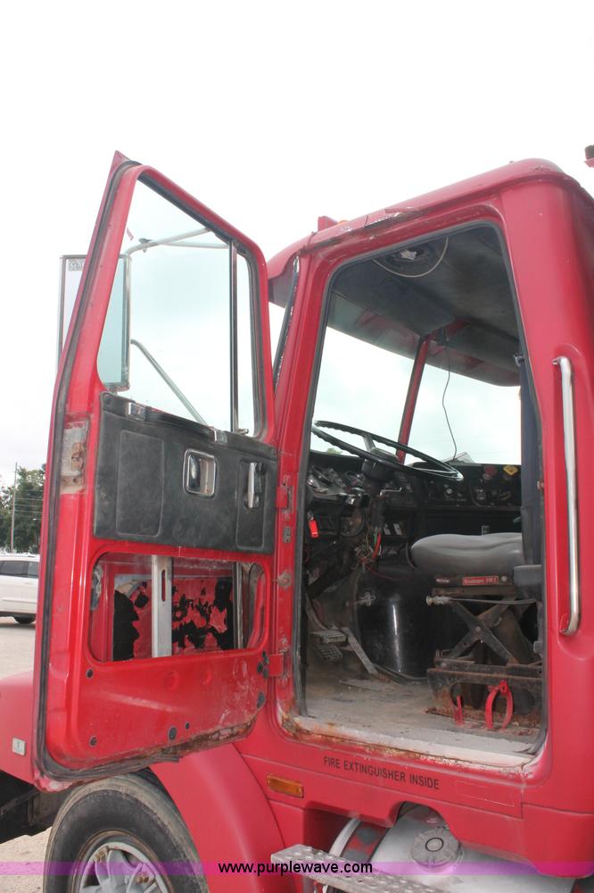 image for item C2681 1991 Volvo White GMC Aero WCA fertilizer tender truck