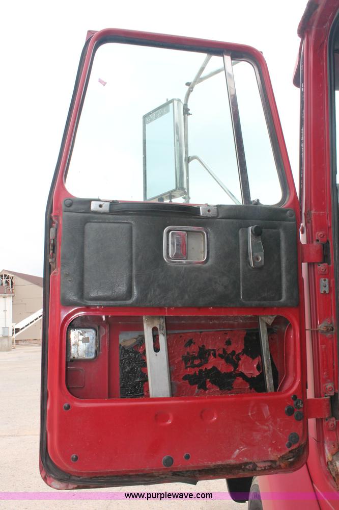 image for item C2681 1991 Volvo White GMC Aero WCA fertilizer tender truck