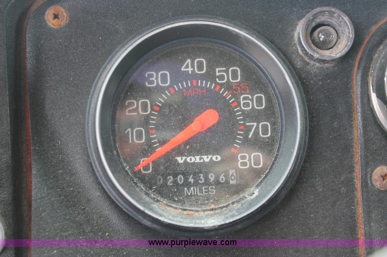 image for item C2681 1991 Volvo White GMC Aero WCA fertilizer tender truck