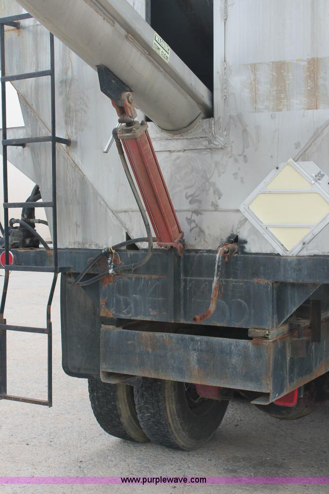 image for item C2681 1991 Volvo White GMC Aero WCA fertilizer tender truck