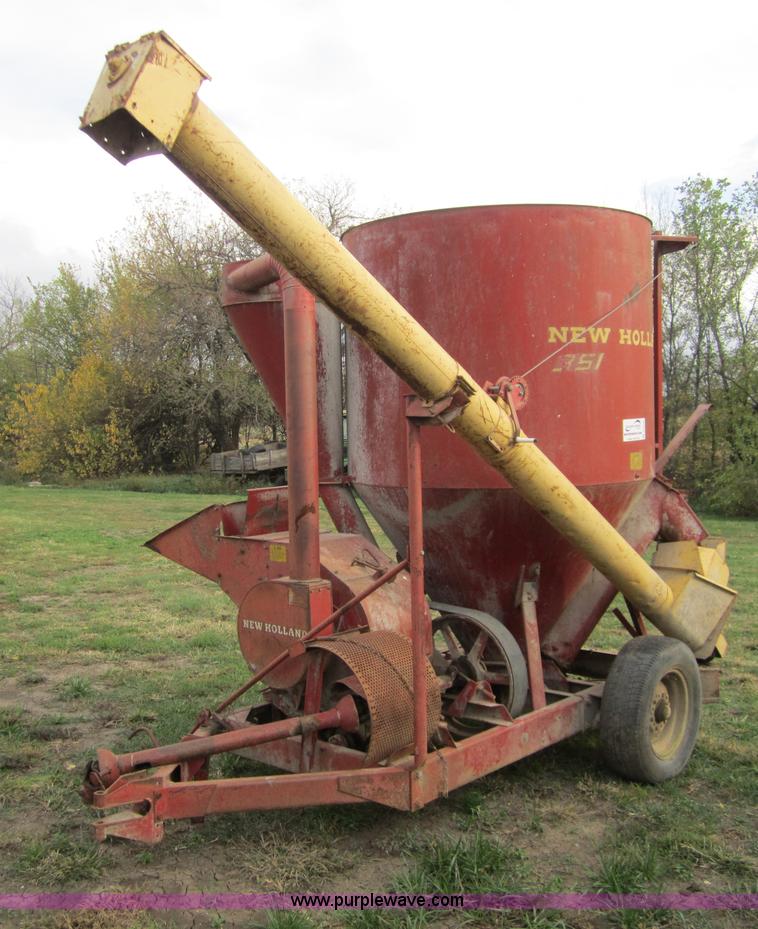 image for item D5692 New Holland 351 grinder/mixer