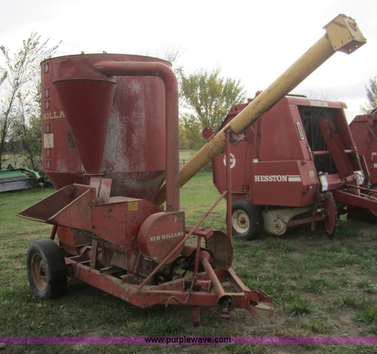 image for item D5692 New Holland 351 grinder/mixer