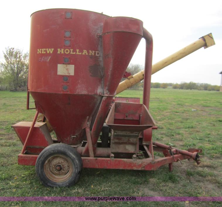 image for item D5692 New Holland 351 grinder/mixer