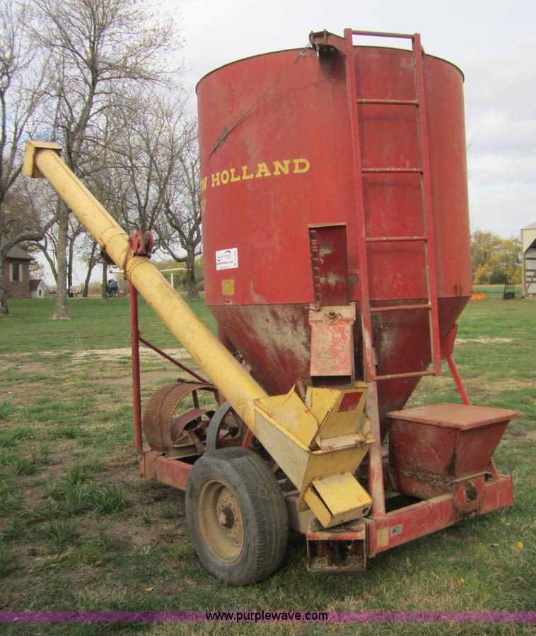 image for item D5692 New Holland 351 grinder/mixer