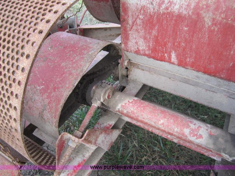 image for item D5692 New Holland 351 grinder/mixer