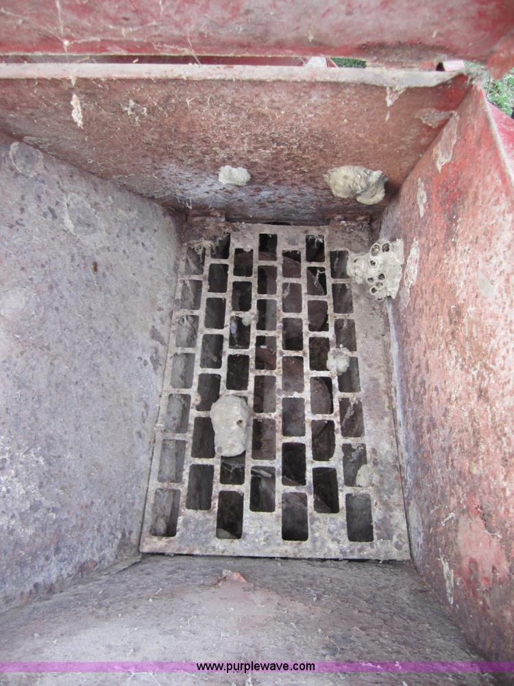 image for item D5692 New Holland 351 grinder/mixer