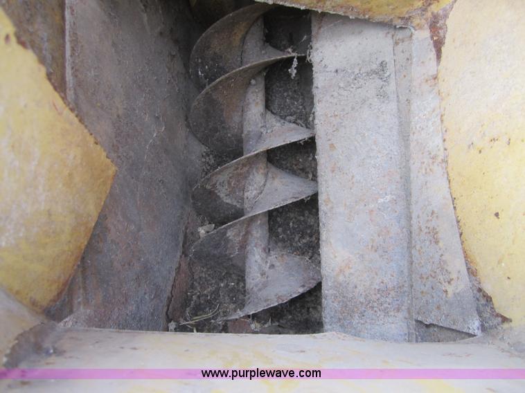 image for item D5692 New Holland 351 grinder/mixer